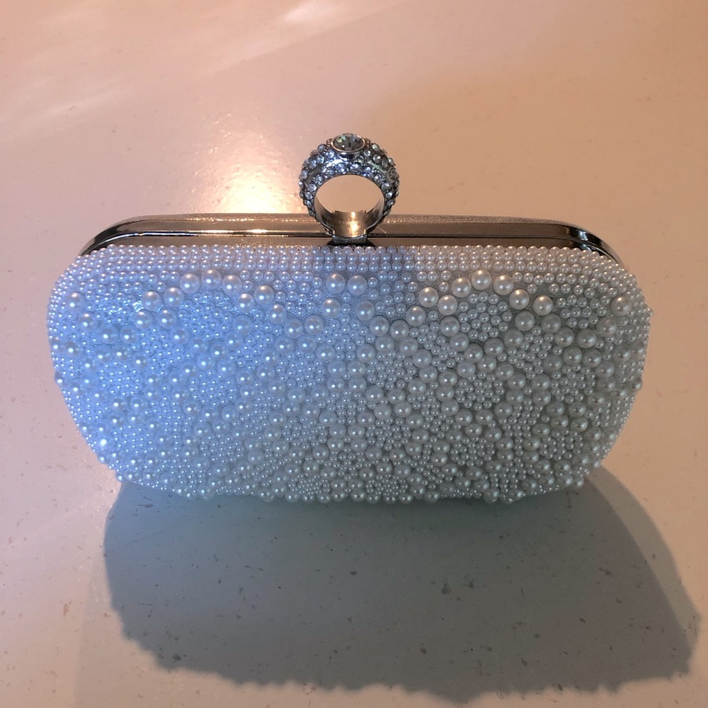 Pearl clutch